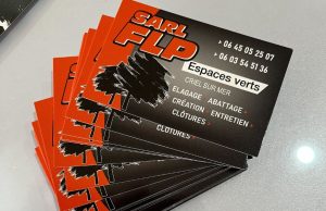 Photo d'une pile de cartes de visites personnalisées