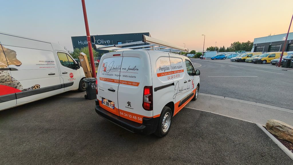Flocage et marquage adhésif d’un véhicule utilitaire Peugeot Partner