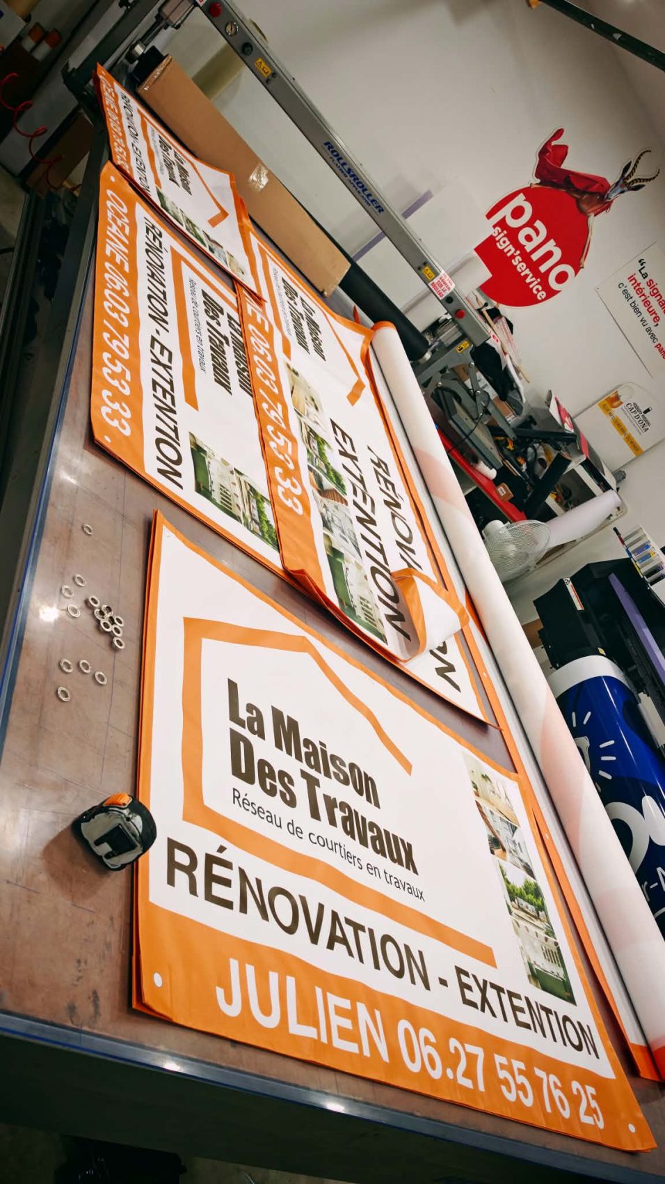 La Maison Des Travaux — panneaux — vue en atelier