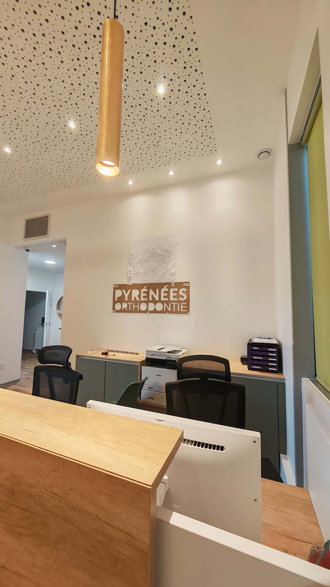 Pose : préparation des lettres dans l’espace d’accueil.